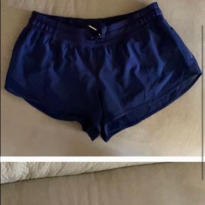 Lululemon hotty hot short size 8, 2.5 inch inseam